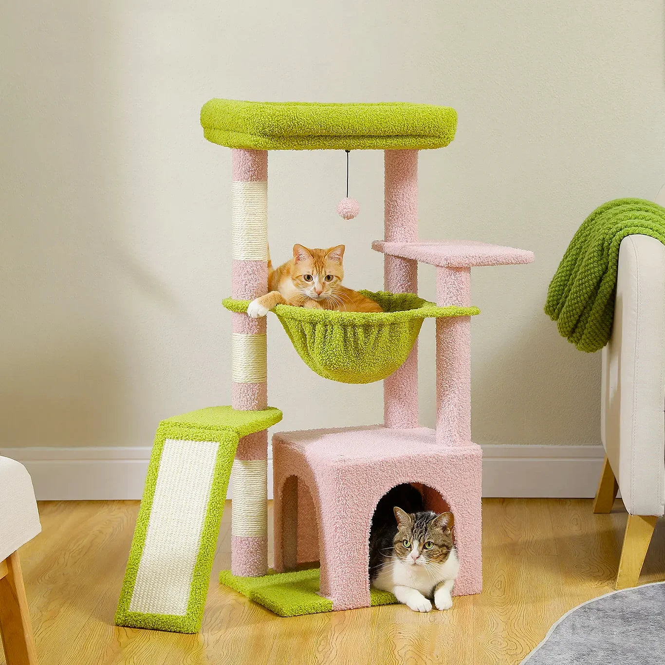 Albero tiragraffi ColorPaws™ rosa 92 cm con rampe tiragraffi e cuccia