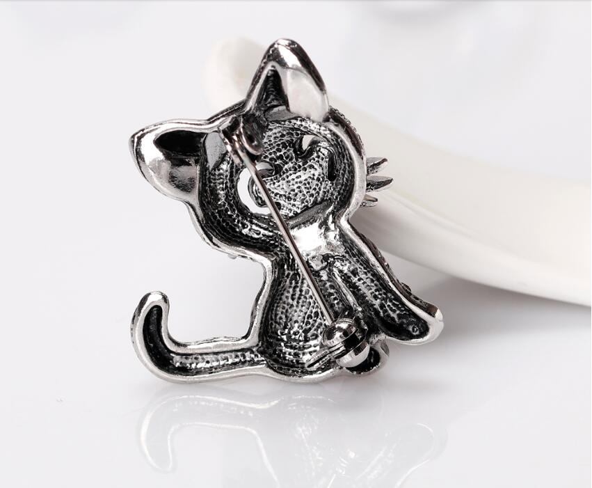 Diamond cat Brooch