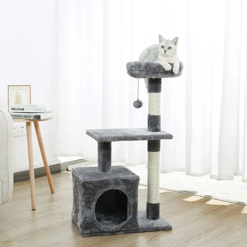 Gatto sdraiato sulla cuccia superiore dell’albero per gatti MiniClimb grigio