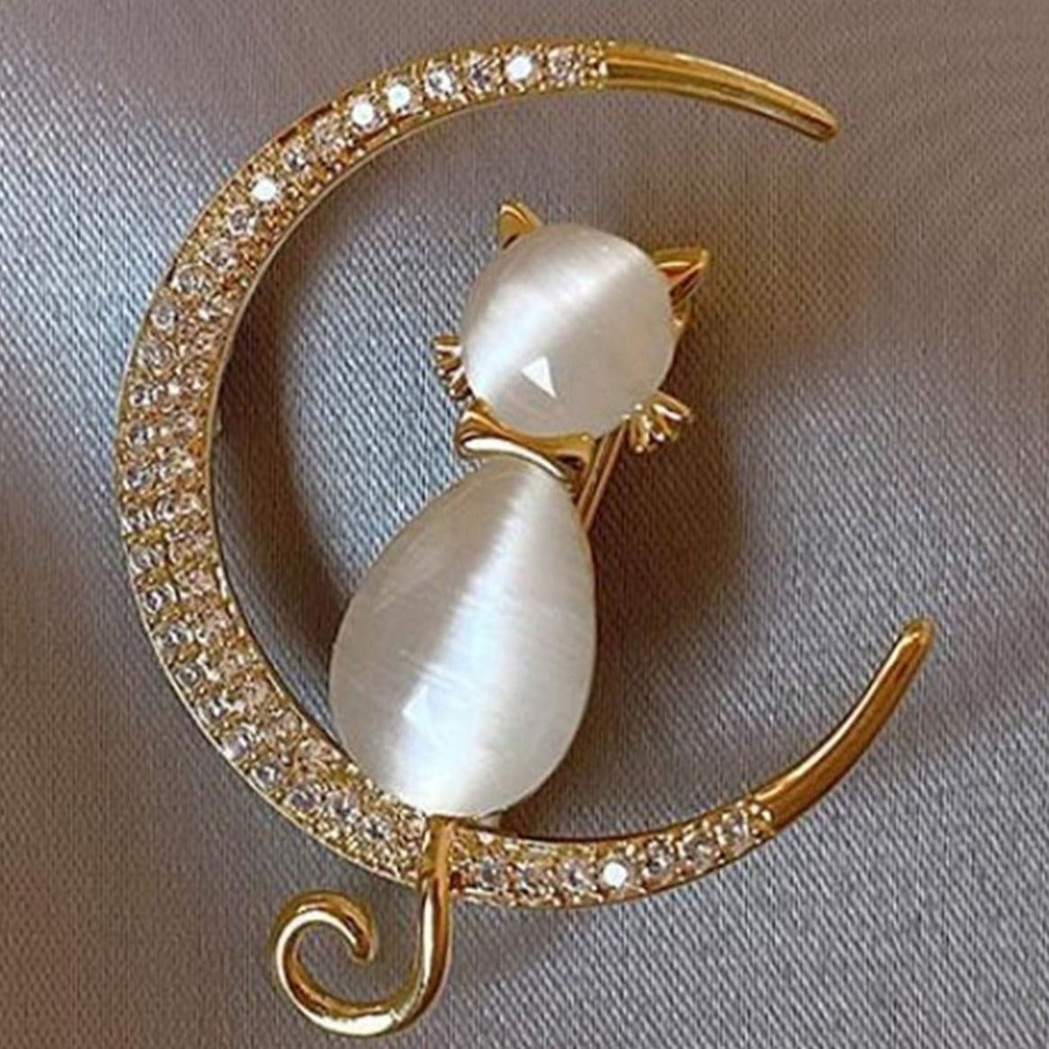 Moon cat Brooch